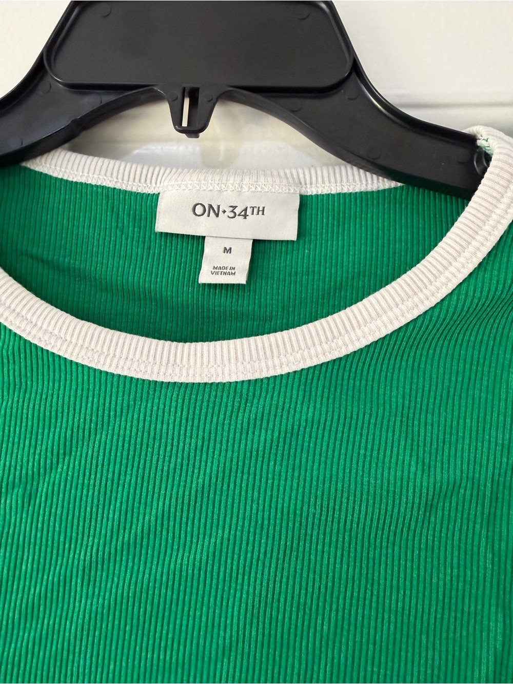 ON-34TH Green Ribbed women’s Crewneck Shirt with White Trim